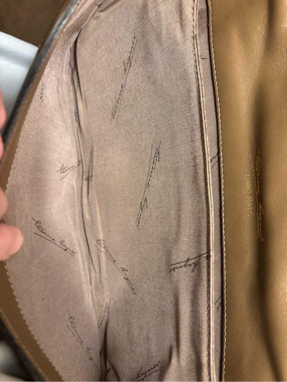 🎉BOGO 1/2🎉 Vintage Etienne Aigner Tan Leather Flap Crossbody Bag - Picture 5 of 9